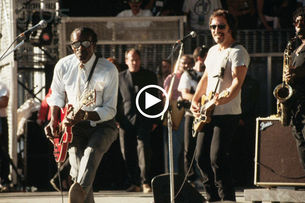 Chuck Berry with Bruce Springsteen & The E Street Band : Johnny B. Goode