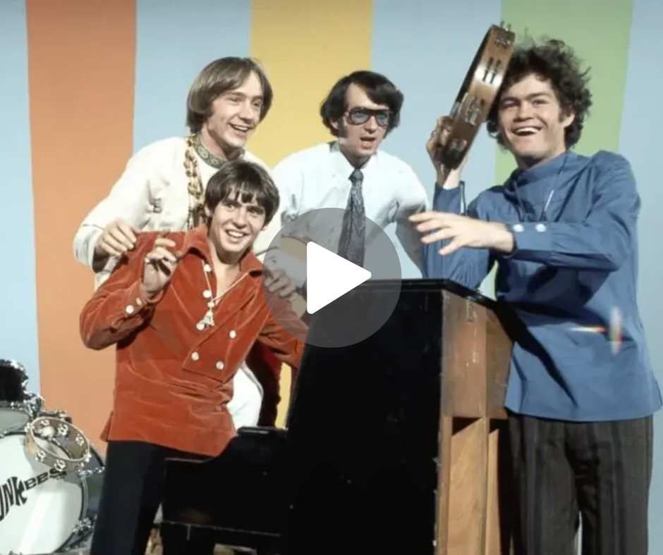 The Monkees – She Makes Me Laugh